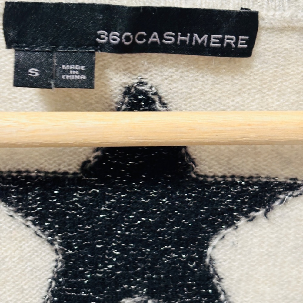 360 Cashmere Iconic “Jayla Sweater” In Cream & Black Stars Size Small - Picture 4 of 7
